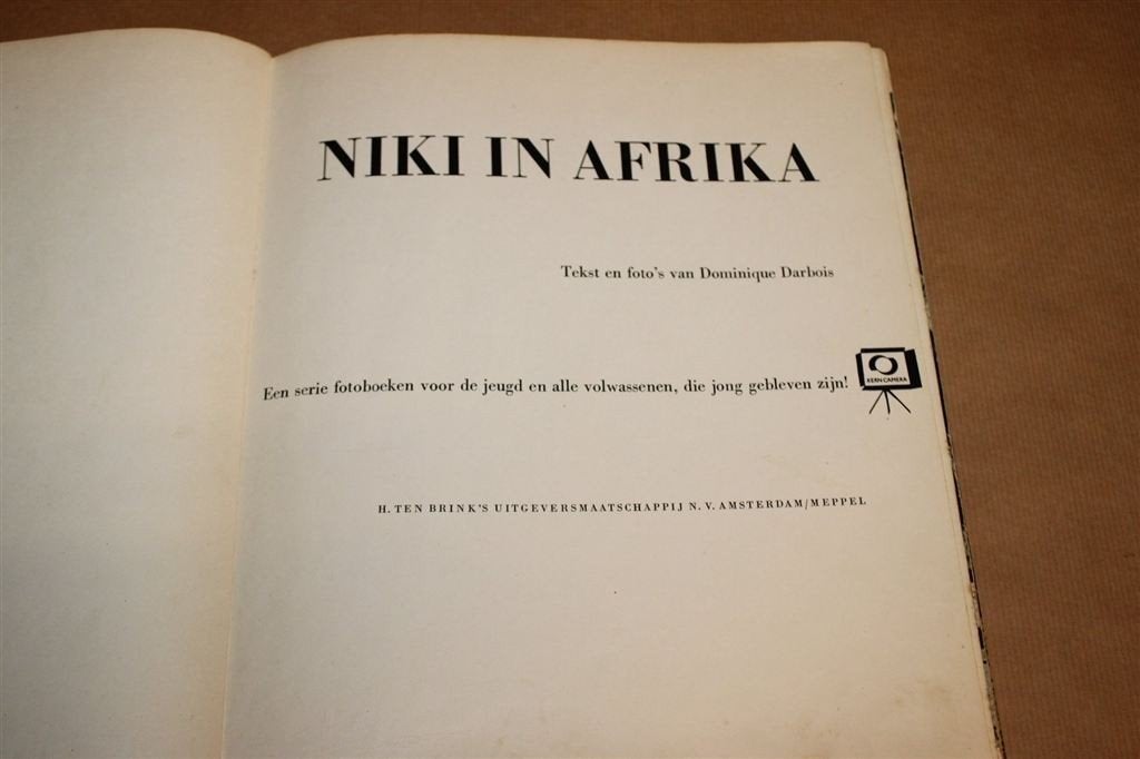 Niki in Afrika — Vintage Fotoboek over Dorpsleven 1960, Boeken, Ophalen of Verzenden, Gelezen, Afrika