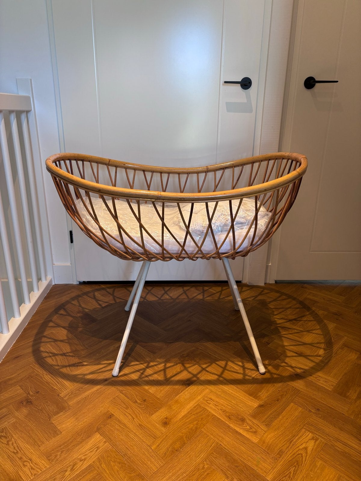 Rotan wieg incl. matras en bekleding, Kinderen en Baby's, Babywiegjes en Ledikanten, Ophalen, Zo goed als nieuw, Wieg