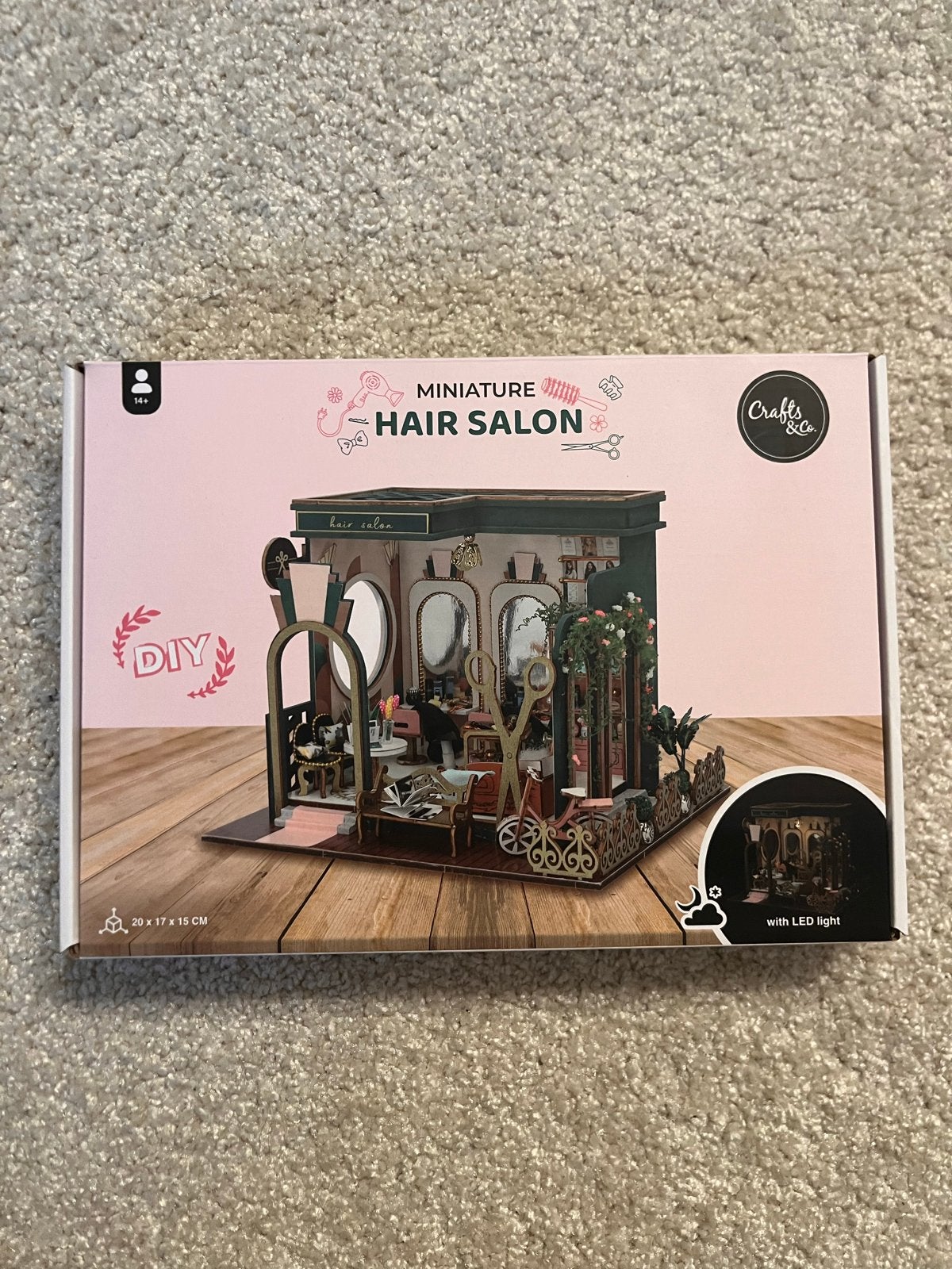 DIY Miniatuur Kapsalon Bouwpakket met LED-licht, Ophalen of Verzenden, Nieuw