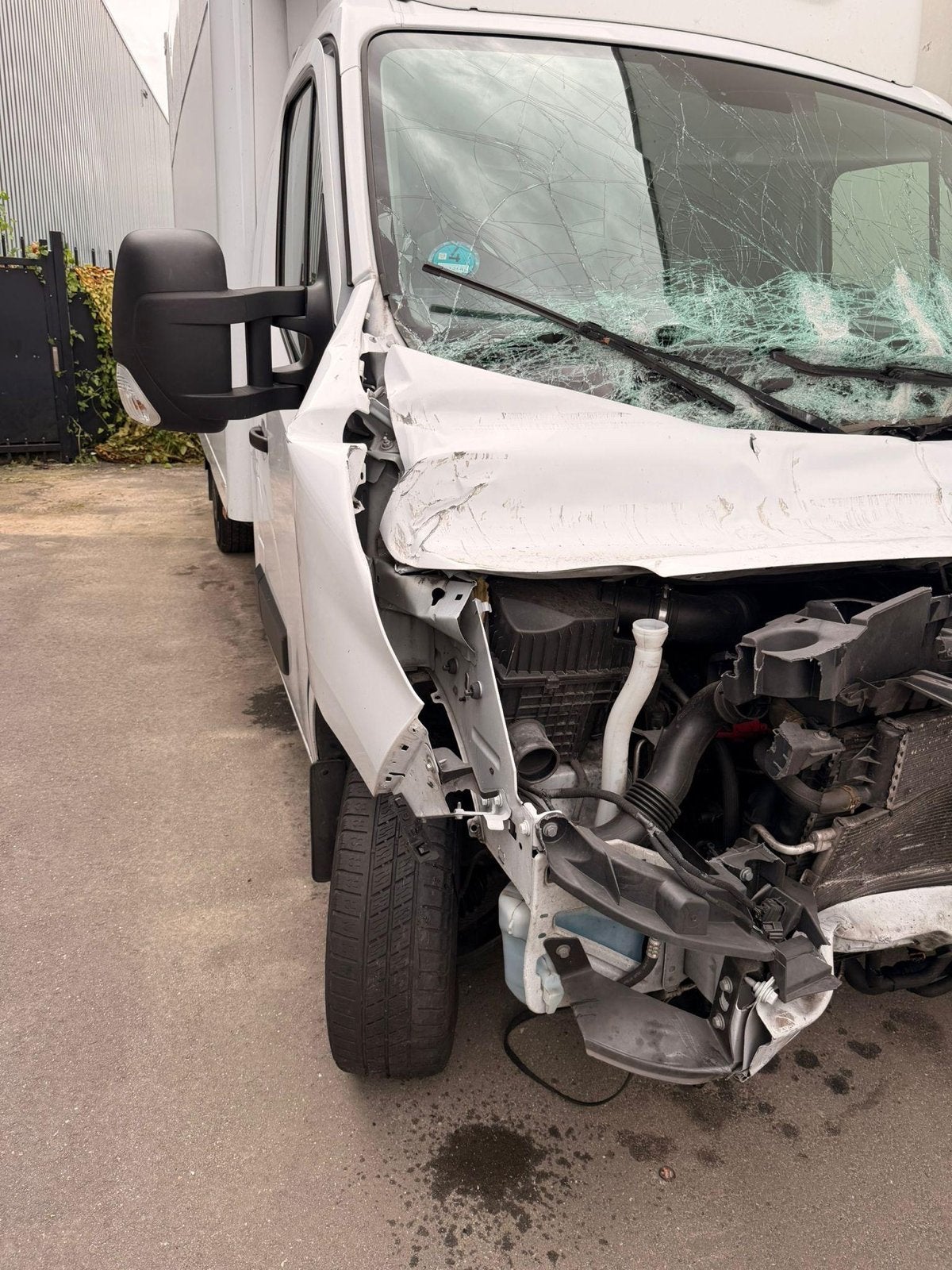 Schade Renault Master Bakwagen met Laadklep, Auto diversen, Ophalen, Overige carrosserieën, Renault, Diesel