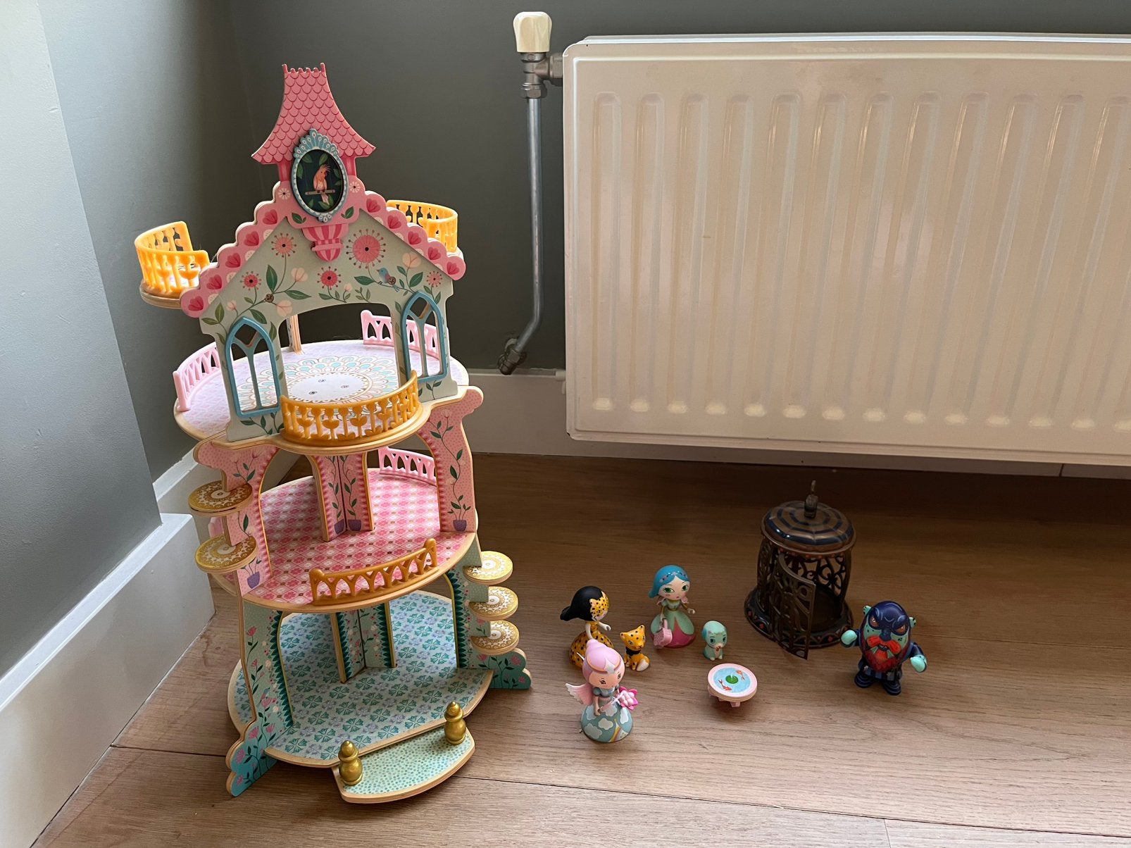 Djeco arty toys zo goed als nieuw kasteel poppenhuis, Ophalen of Verzenden, Zo goed als nieuw, Poppenhuis