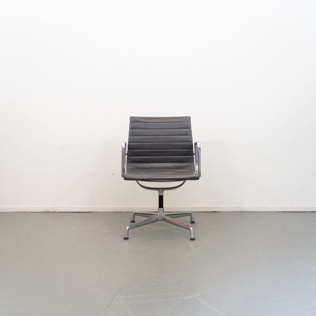 Vitra Eames EA 108 Stoel Grijs Leer - Chroom, Niet ingevuld, Zo goed als nieuw, Niet ingevuld, Niet ingevuld