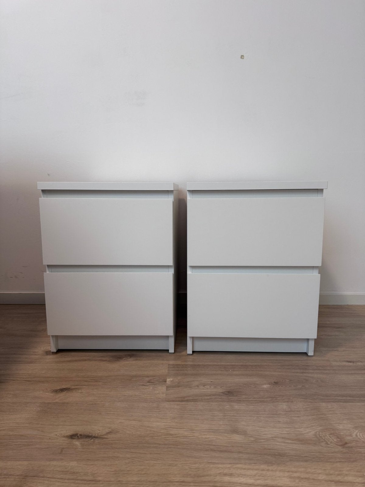 Set van 2 witte nachtkastjes van IKEA., Ophalen, Zo goed als nieuw, Minder dan 45 cm, 55 tot 70 cm
