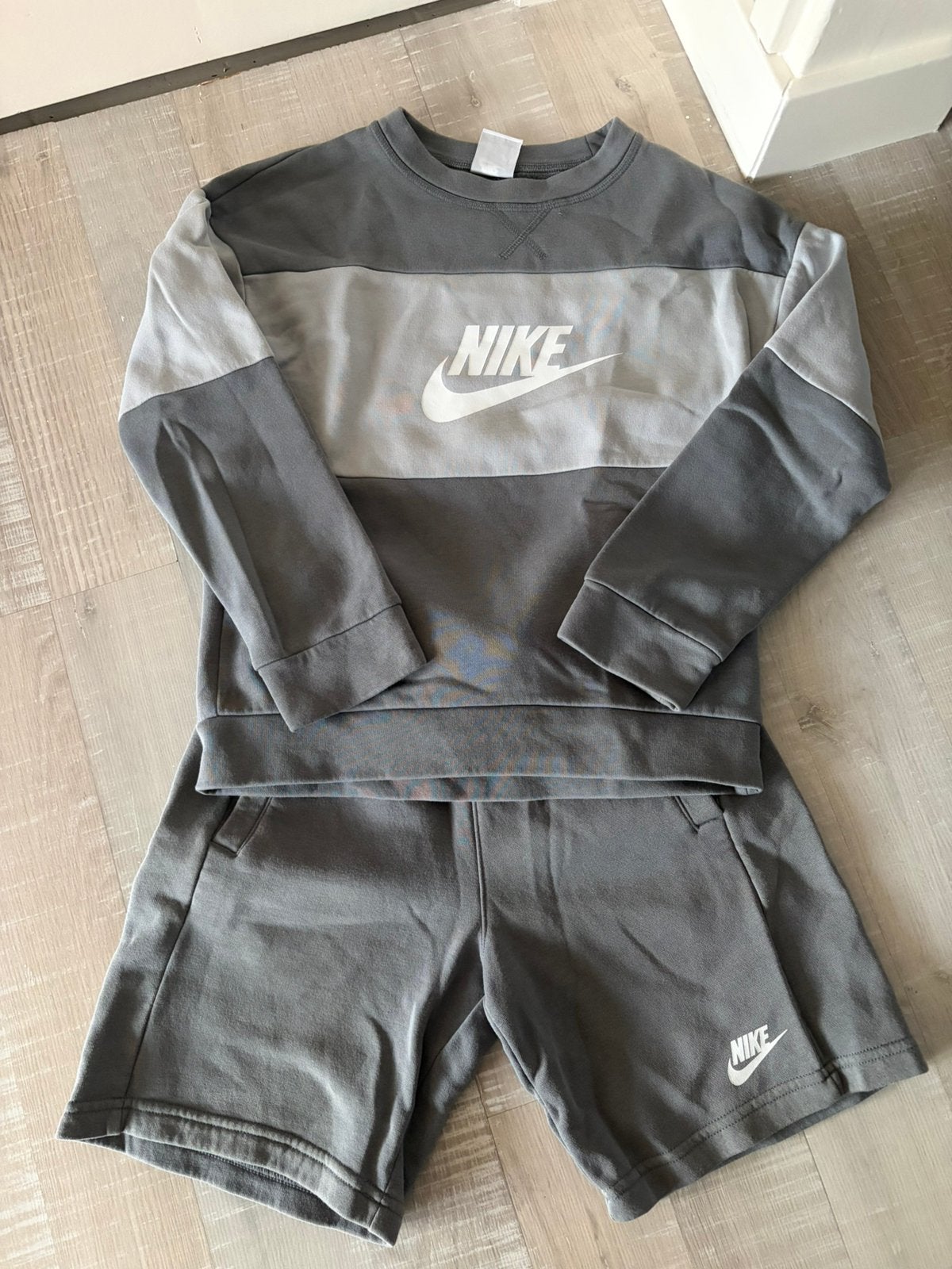Nike pak kort, Ophalen of Verzenden, Zo goed als nieuw, Jongen of Meisje