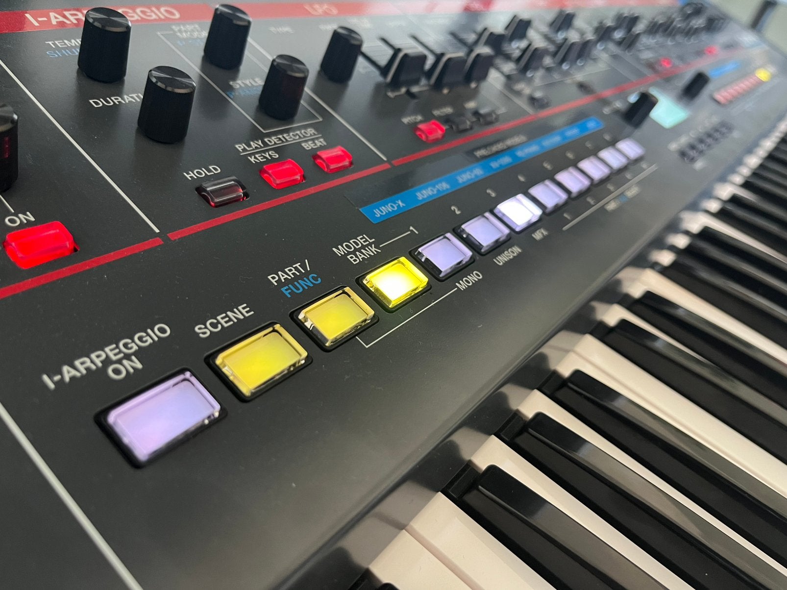 Roland Juno-X van Januari 2026, Muziek en Instrumenten, Ophalen of Verzenden, Zo goed als nieuw, 61 toetsen, Roland