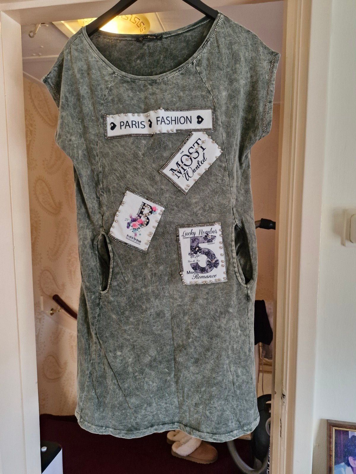 Leuke grpen grijze jurkje met patches en zakken, Maat 38/40 (M), Ophalen of Verzenden, Zo goed als nieuw, BellaOnbekend