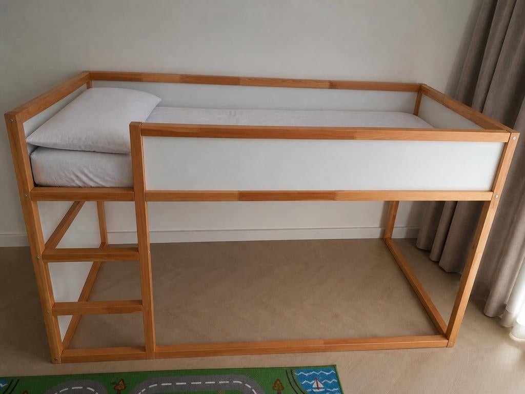 Houten Halfhoogslaper. Kura keerbed, Huis en Inrichting, Slaapkamer | Stapelbedden en Hoogslapers, Ophalen of Verzenden