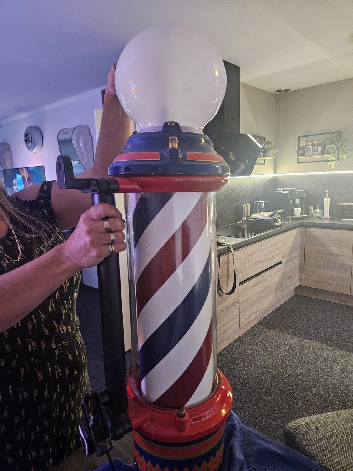 Zeer mooie gerestaureerde Barberpole, emaille versiering, Verzamelen, Automaten | Overige, Ophalen, Zo goed als nieuw