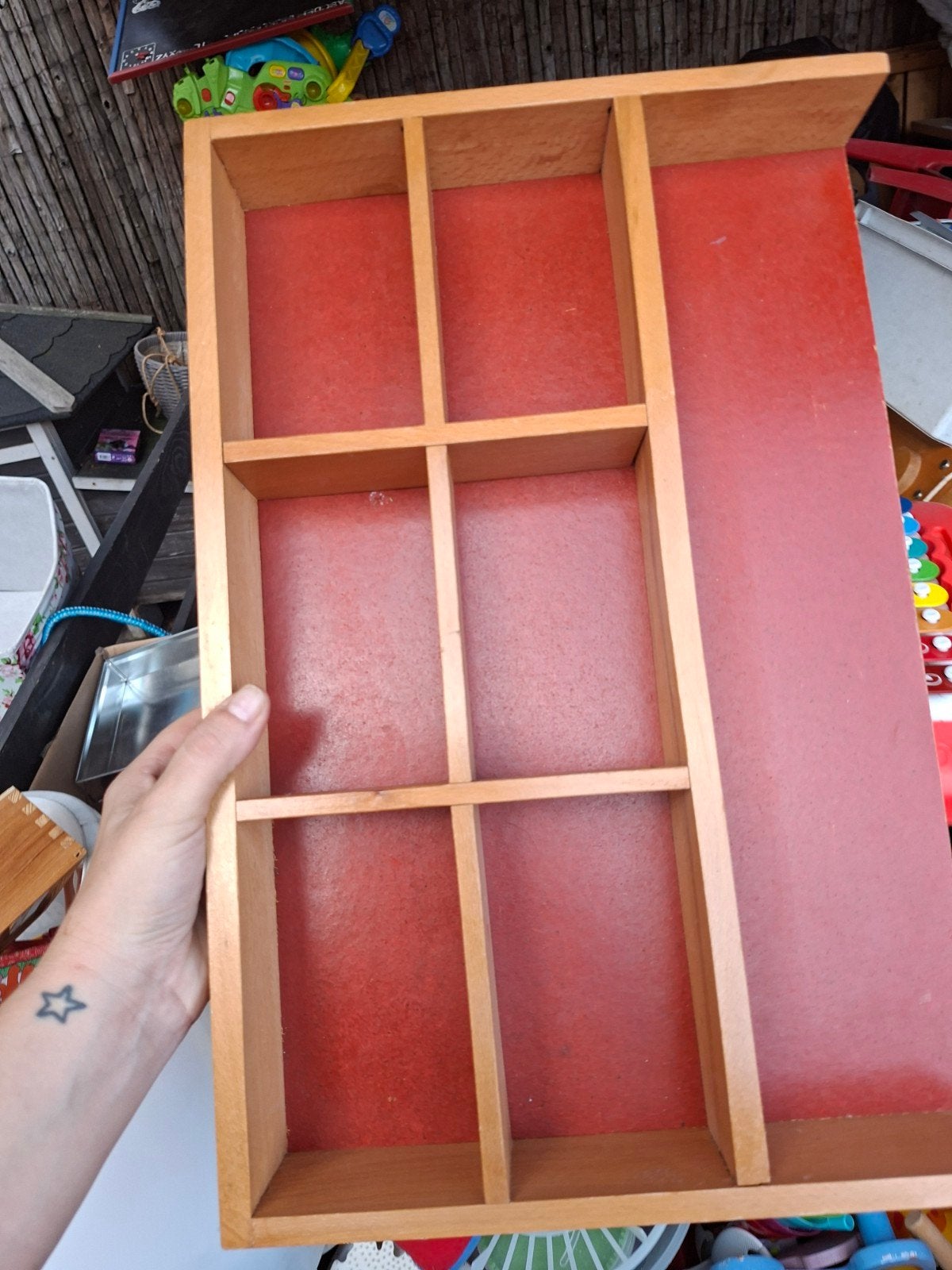 Houten sorteerbakje met rode bodem, Ophalen of Verzenden, Gebruikt, Rood, Hout