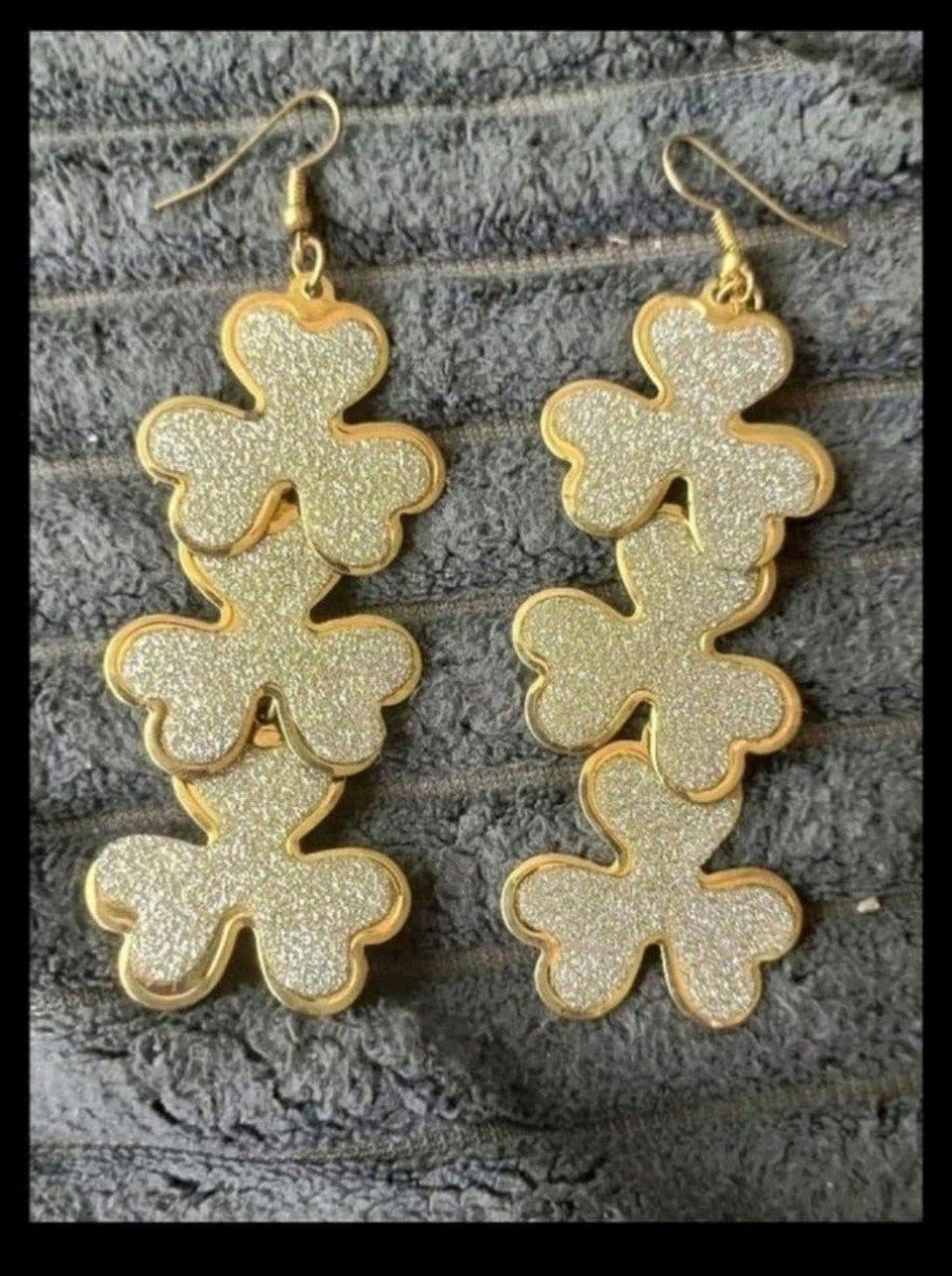 oorbellen groot klavertjes, Sieraden, Tassen en Uiterlijk, Oorbellen, Verzenden, Nieuw, Goud, Hangers