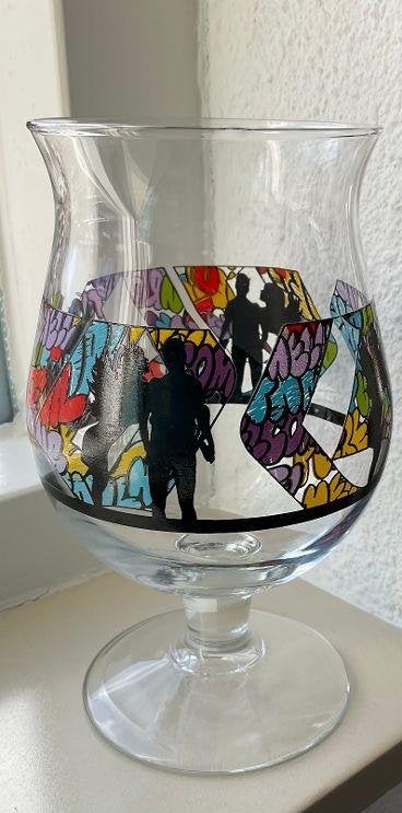 Duvel bierglas art collection FAKE streetartist 2021, Ophalen of Verzenden, Zo goed als nieuw, Glas of Glazen, Duvel