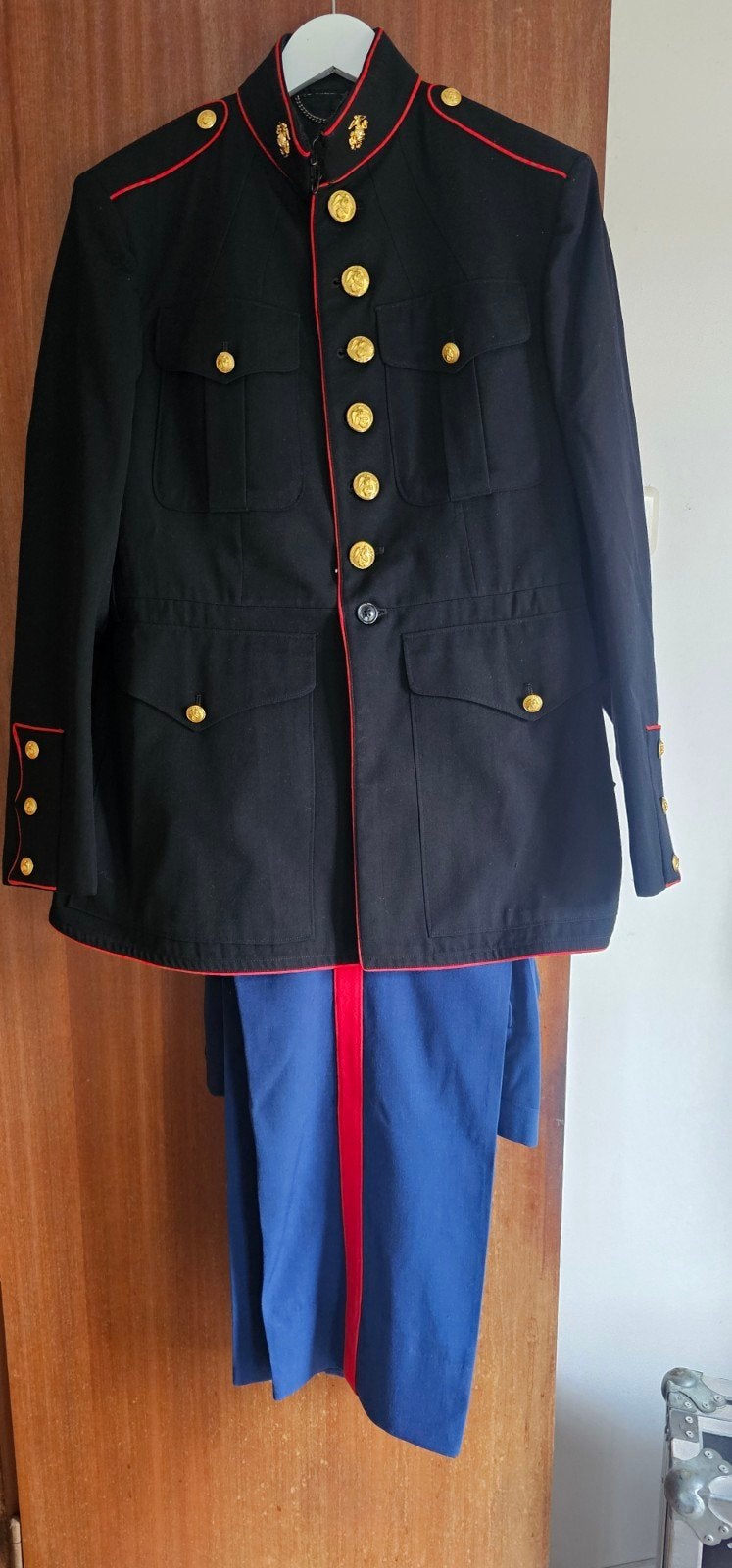 2x US Marine Corps Dress Uniform - Zwart met rood en goud, Maat 52/54 (L), Zwart, Ophalen of Verzenden, Zo goed als nieuw