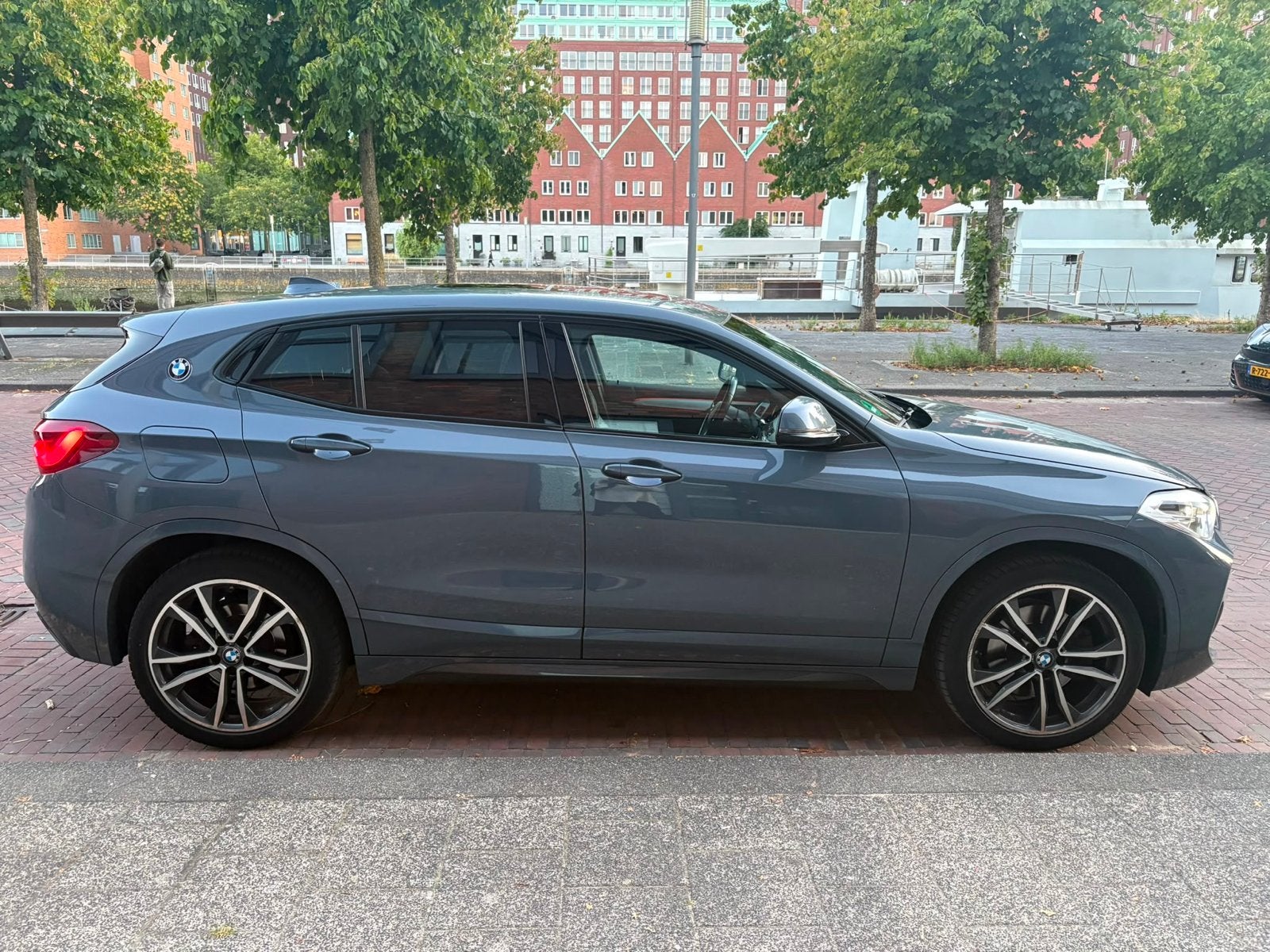 BMW X2 Xdrive20i 192pk Aut 2020 Grijs, Auto's, Automaat, 1998 cc, Zwart, 2000 kg
