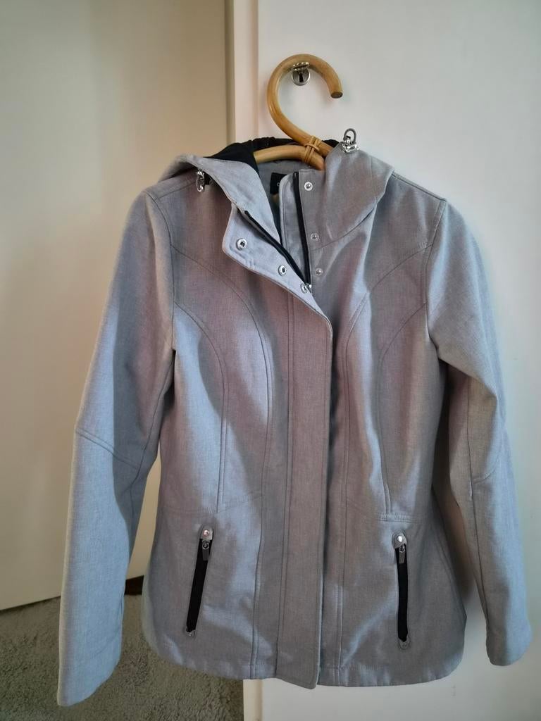 Stijlvolle grijze softshell jas met capuchon, Maat 38/40 (M), Ophalen of Verzenden, Grijs, Onbekend