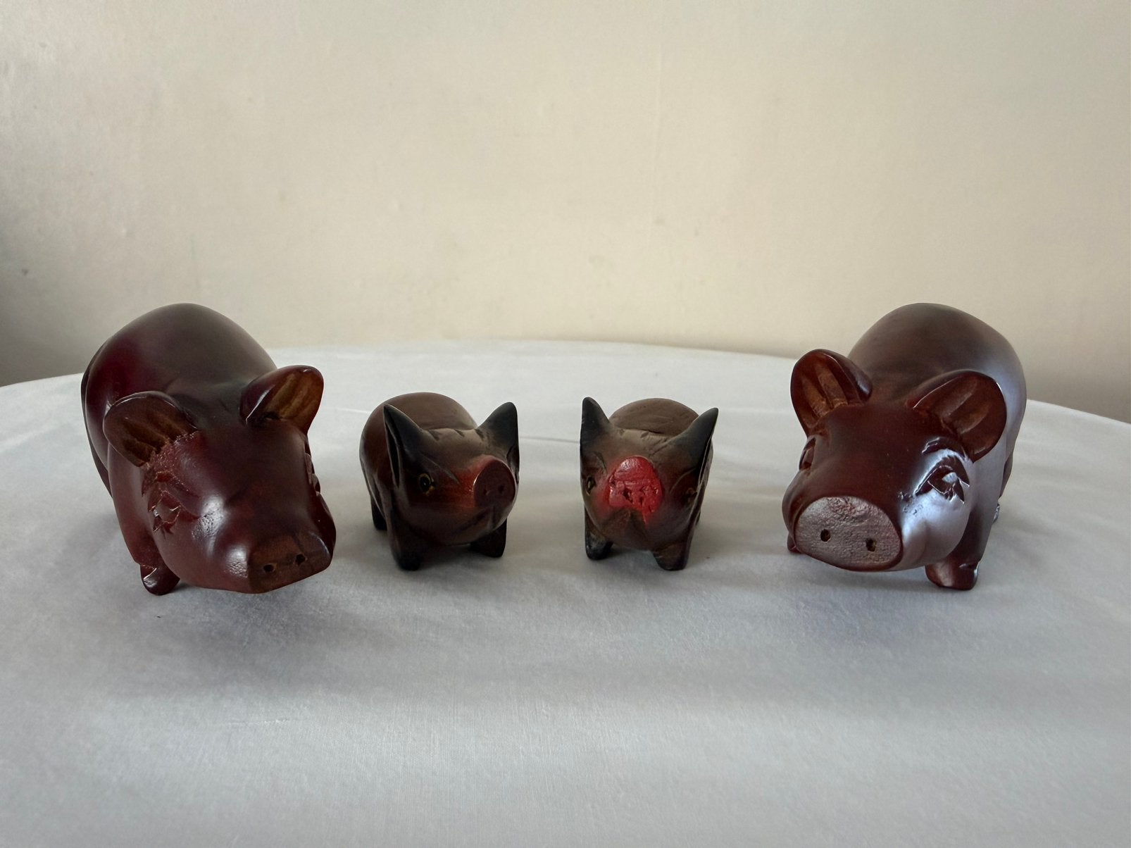 15 euro - 4 x houten varken beeldje, Verzamelen, Dierenverzamelingen, Ophalen of Verzenden, Zo goed als nieuw, Boerderijdier, Beeldje of Figuurtje