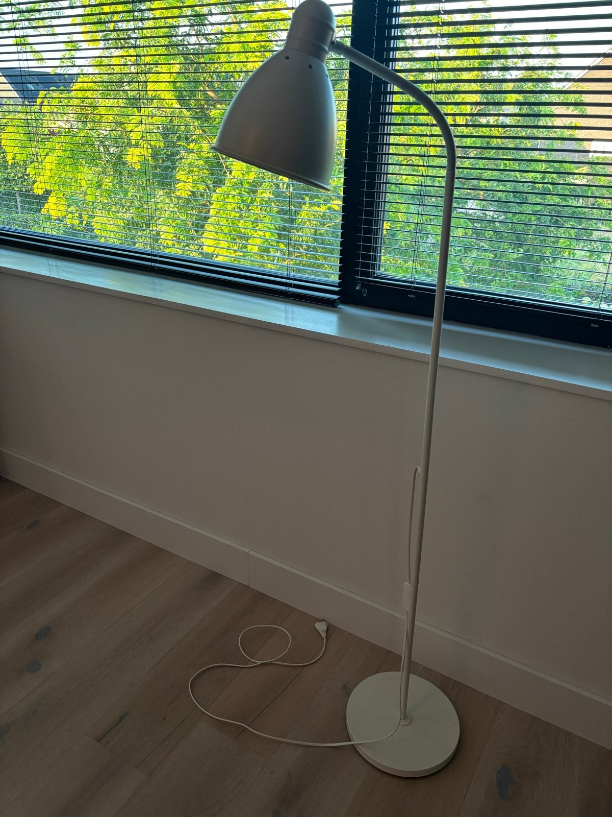 IKEA Hektar Witte staande lamp met verstelbare kap, Ophalen, Gebruikt, E27 (groot), Metaal
