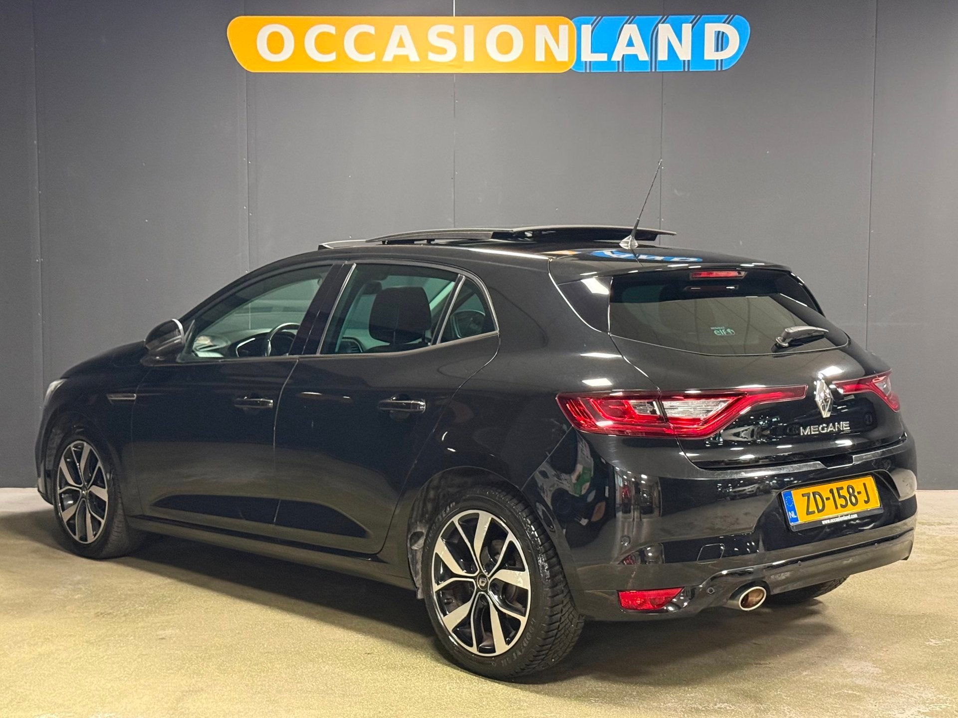 Renault Mégane 1.3 TCe Bose|PANO|BOSE|HUD|KEYLESS|LED|DODEH, Gebruikt, 4 cilinders, Zwart, Bedrijf