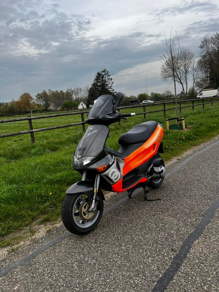 Gilera runner 70cc malossi lc dd fluo rosso, Ophalen, Tweetakt, Overige modellen, Maximaal 45 km/u