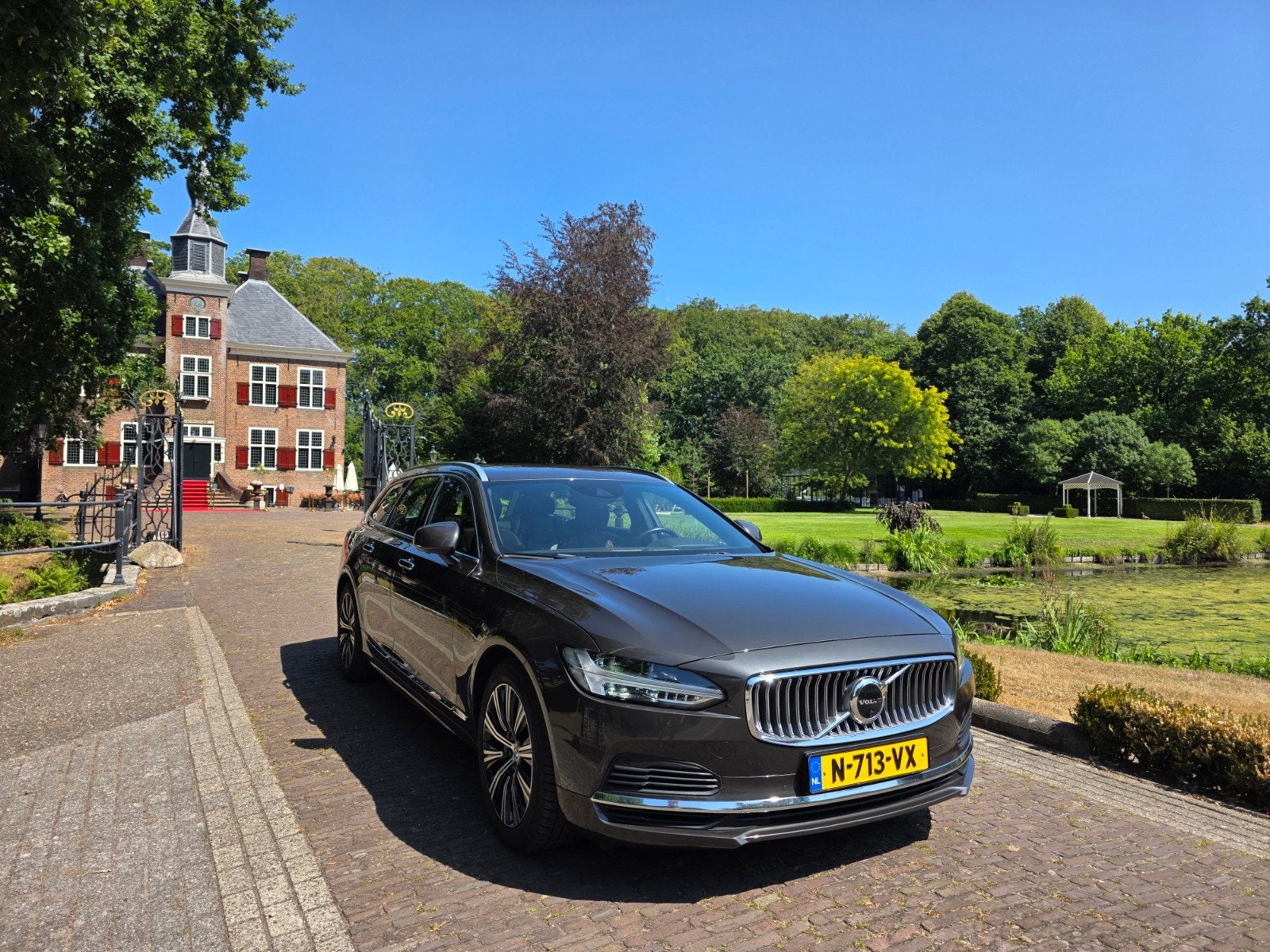 Volvo V90 T6 340pk Plug-in Hybrid Aut AWD 2022 Grijs, Automaat, V90, 48 km/l, 1969 cc