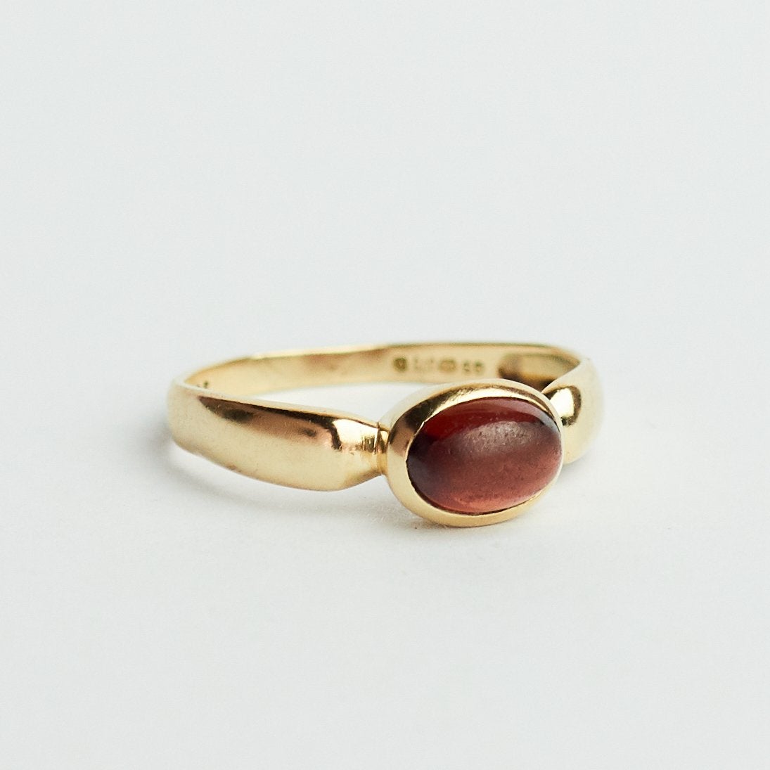 Vintage gouden ring met granaat 9k, Sieraden, Tassen en Uiterlijk, Ringen, Zo goed als nieuw, Dame, 17 tot 18, Goud, Ophalen of Verzenden