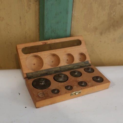 Gewichten weegschaal origineel set met kistje 2 tot 100 gram, Ophalen of Verzenden