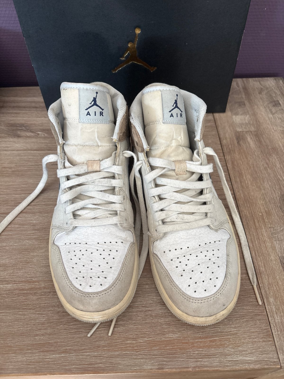 Jordan 1 Mid 'Light Bone' - Maat 42.5, Ophalen, Gedragen, Wit, Sneakers of Gympen