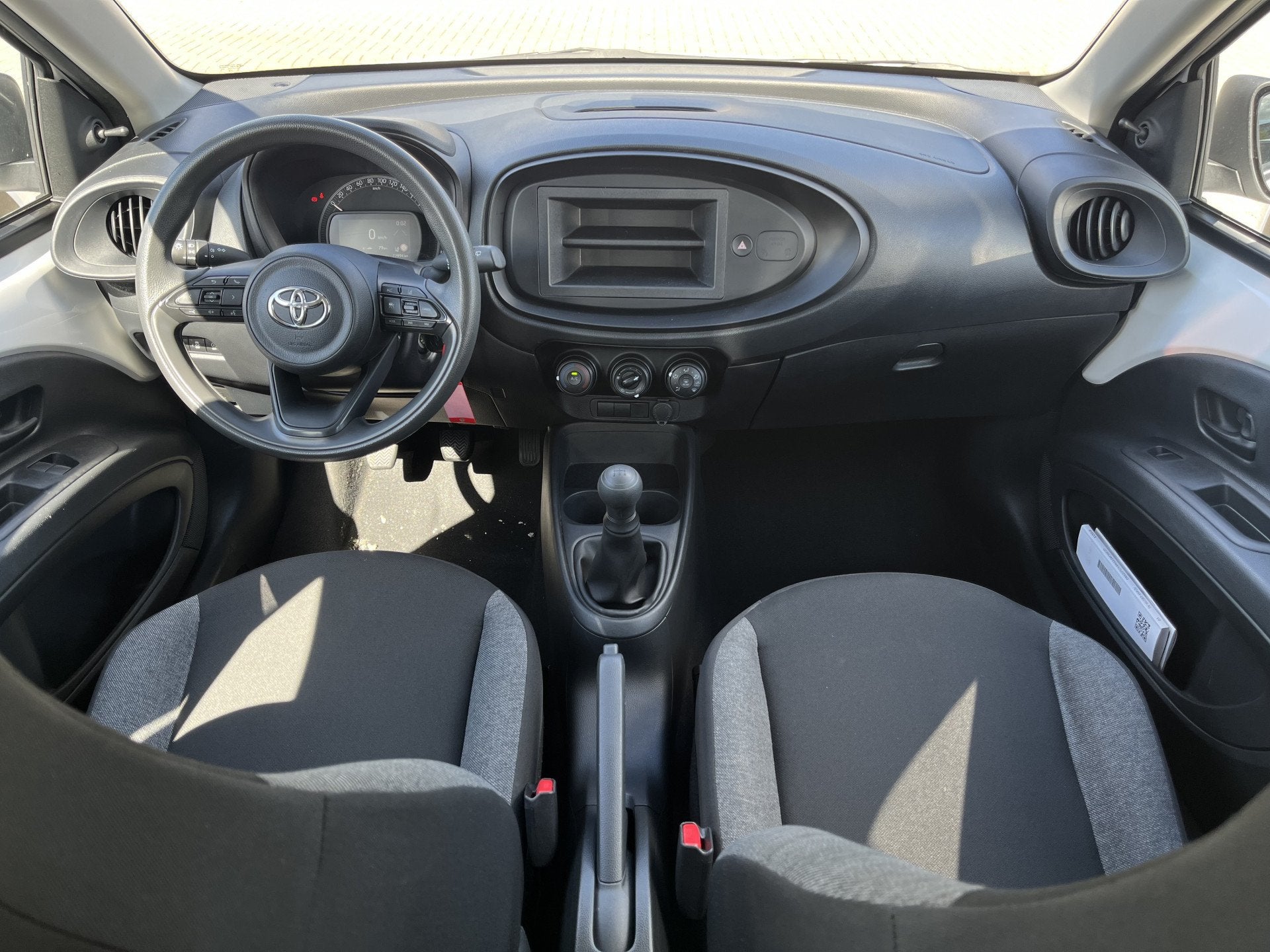 Toyota Aygo X 1.0 VVT-i MT / Airco / (bj 2023), Auto's, 12 maanden, Stof, Gebruikt, Start-stop-systeem