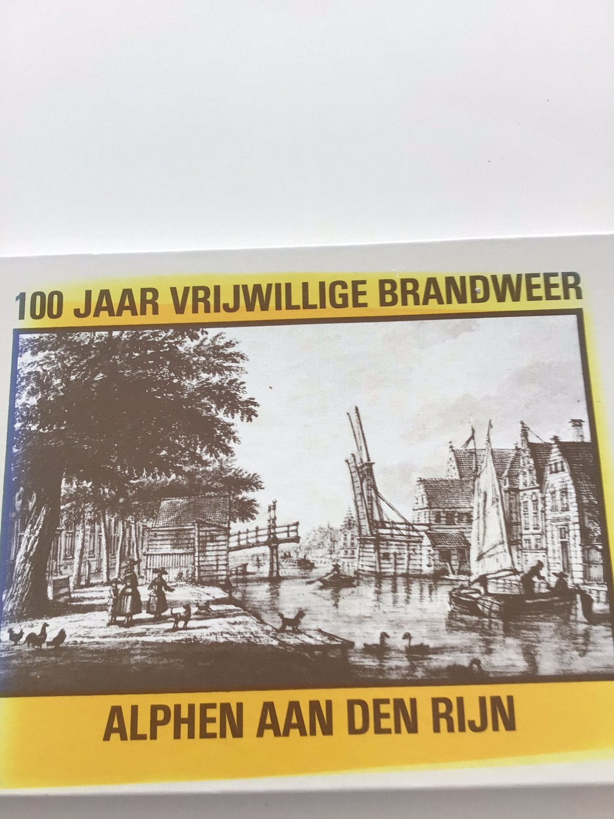 Boek over 100 jaar brandweer, Boeken, Geschiedenis | Stad en Regio, Ophalen, Zo goed als nieuw