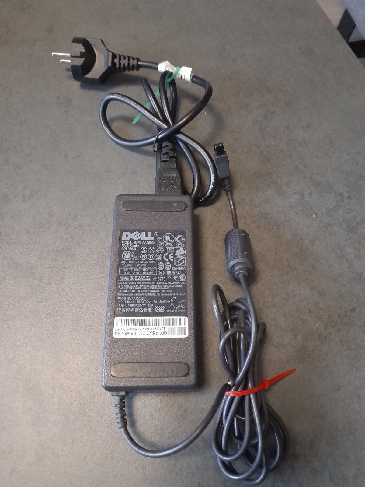 Dell Modelnummer AA20031 Input 100-240V-15A
Output 20v 3.5A, Computers en Software, Ophalen of Verzenden