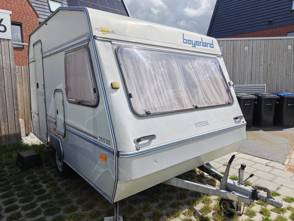 Beyerland Vitesse 350 DD – Compacte starterscaravan compleet, Caravans en Kamperen, Standaardzit, Omvormbare zithoek, Openslaande ramen