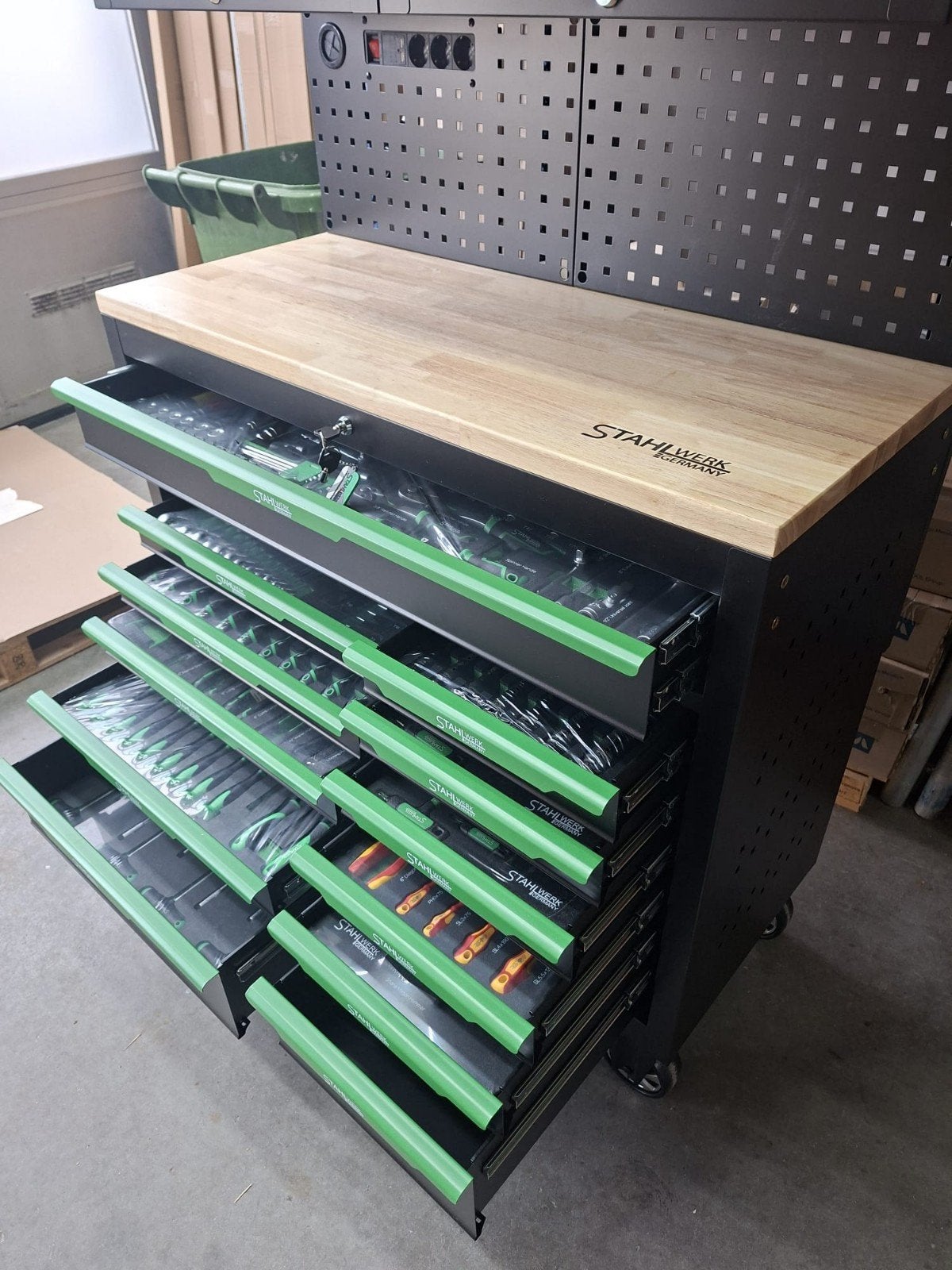 Stahlwerk Gereedschapswagen met Werkbank en Gereedschap, Ophalen, Nieuw, 70 tot 120 cm