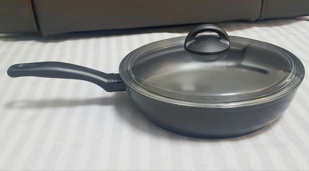 BK Kwaliteit Wokpan met Glazen deksel
Diameter ø 29 cm Hoogt, Huis en Inrichting, Keuken | Potten en Pannen, Ophalen, Nieuw, Wok