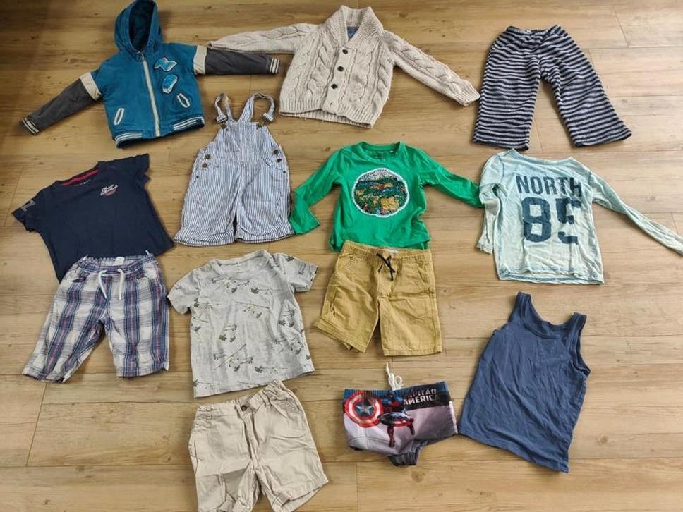 13 delig kledingpakket jongen maat 104 zomer tuinbroek, Kinderen en Baby's, Kinderkleding | Maat 104, Ophalen of Verzenden, Gebruikt