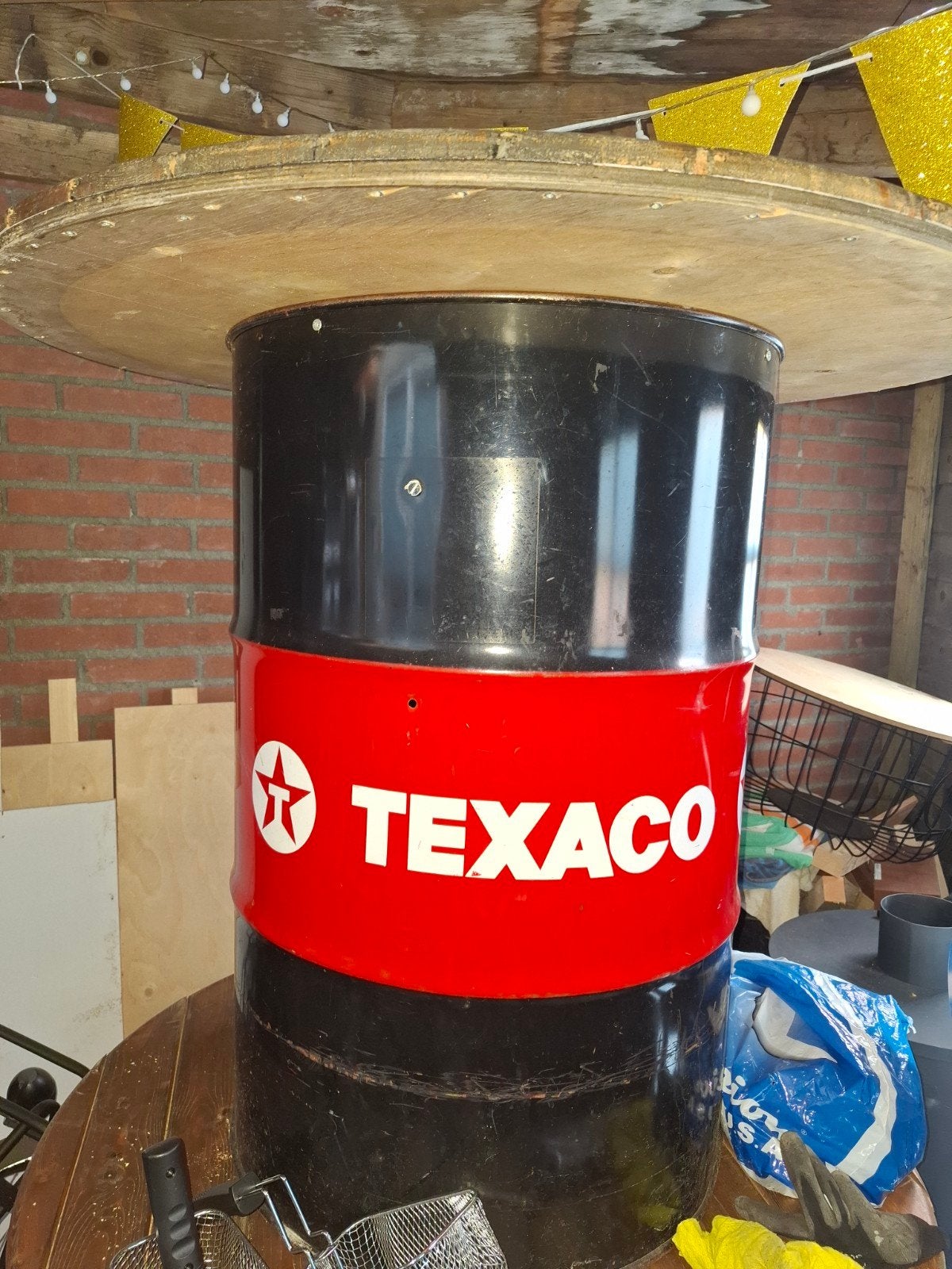 2 hangtafel statafel van olievat, Ophalen, Gebruikt