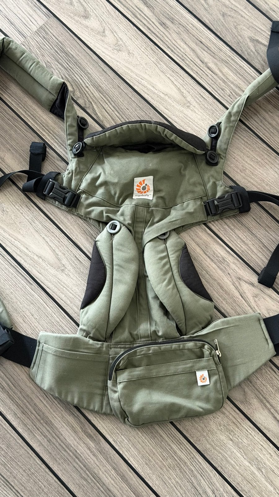 Ergobaby Omni 360 draagzak – Khaki Green – zo goed als nieuw, Kinderen en Baby's, Zo goed als nieuw, Buik, Rug of Zij, Draagzak