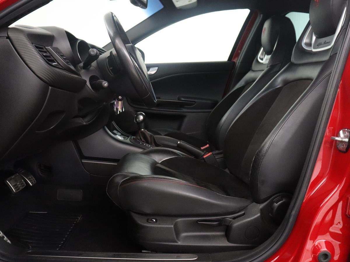 Alfa Romeo Giulietta 1.6 JTDm Super Veloce | Automaat | Stoe, Auto's, 4 cilinders, Alcantara, Stoelverwarming, Bedrijf