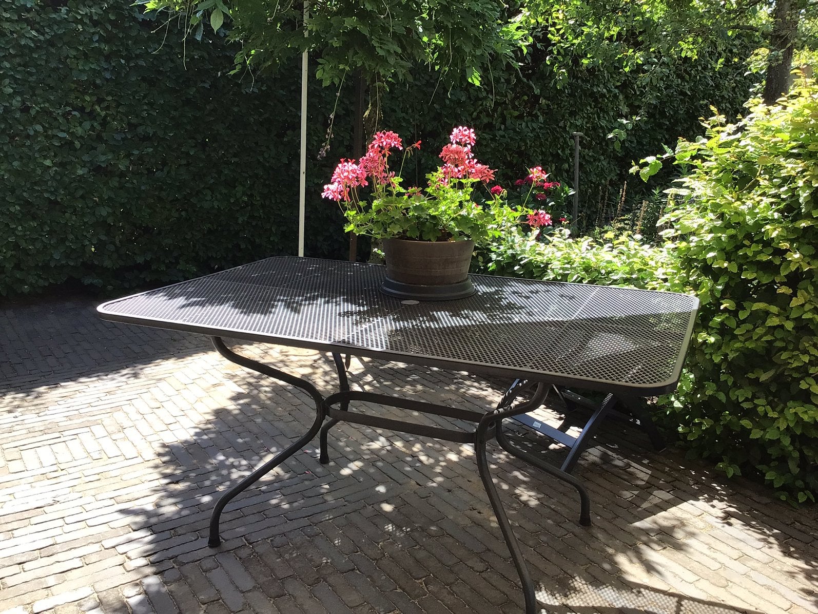 Tuintafel Royal Garden. Strekmetaal. 145 x 90 cm ., Ophalen, Gebruikt, Rechthoekig, Metaal