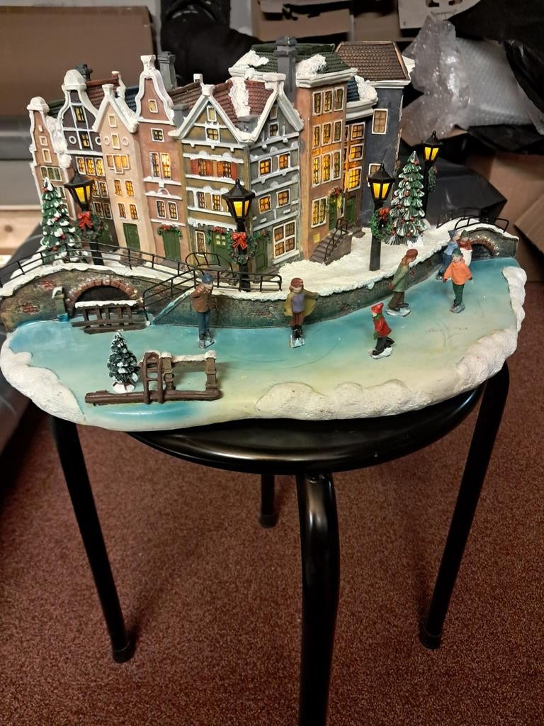 Typisch Hollands grachtenpand kersthuisje met adapter, Diversen, Kerst, Ophalen of Verzenden, Nieuw