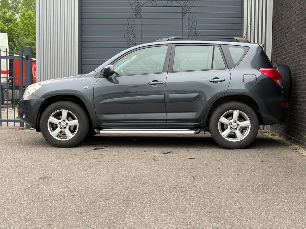 Toyota RAV4 2.0 VVTi Linea Sol 4x4|Ecc|Cruise, Auto's, 1998 cc, Zwart, 4 cilinders, 2000 kg
