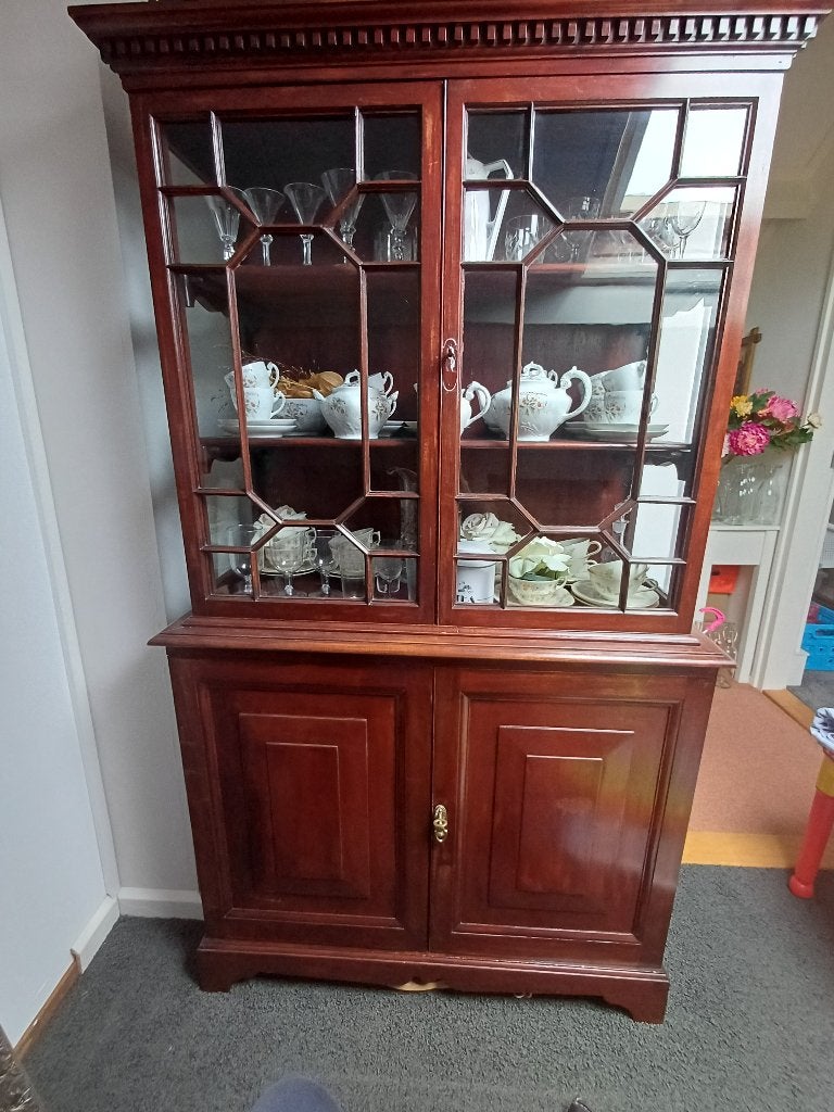 Antieke kast, Ophalen