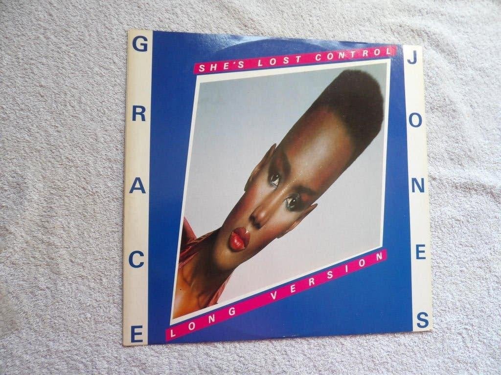 Grace Jones - private life / she's lost control ( MAXI ) uk, Verzenden, Beschermende buitenhoes, Zo goed als nieuw, 12 inch