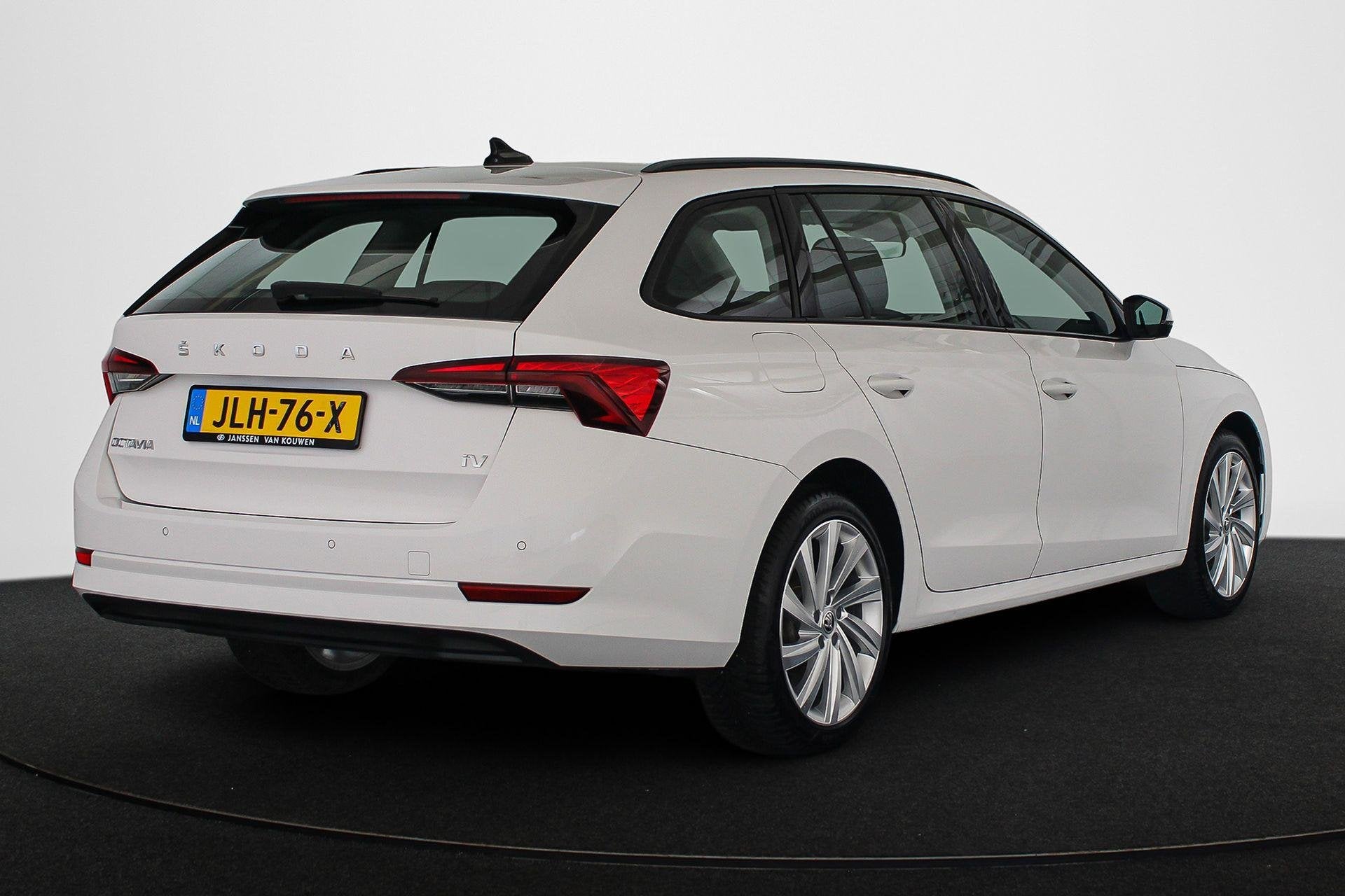 Skoda Octavia Combi 1.4 TSI iV PHEV Business Edition SOH 97%, Auto's, Skoda, Stof, Gebruikt, Wit, Plug-in hybride