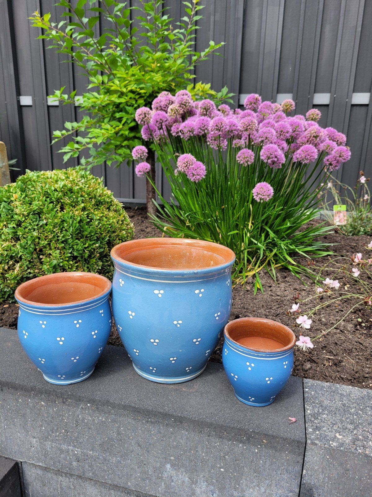 Set van 3 blauwe bloempotten met stippen, Gebruikt, Rond, Minder dan 40 cm, Balkon