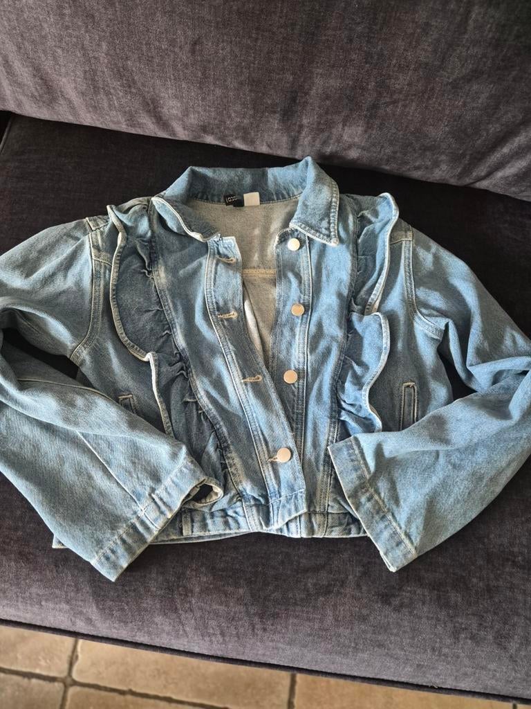 Trendy spijkerjasje met ruches - Maat S, Blauw, Ophalen of Verzenden, Maat 36 (S), Onbekend