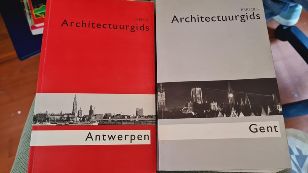 2 boeken: Architectuurgids Antwerpen & Gent - Brepols, Ophalen of Verzenden, Gelezen, Architectuur algemeen, Onbekend