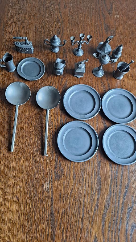Antieke tinnen miniatuur huishoudelijke artikelen set, Ophalen of Verzenden