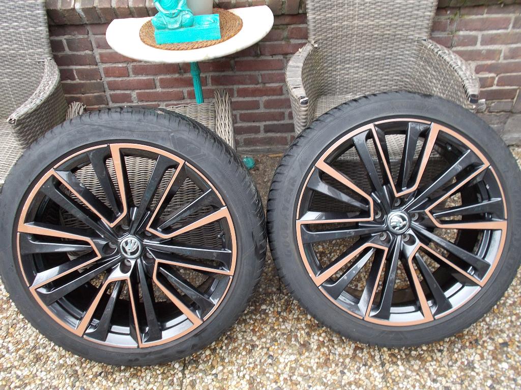 SKODA 21 INCH VELGEN MET ALL SEASON BANDEN AQUARIUS VELGEN, Auto-onderdelen, Banden en Velgen, Ophalen, Banden en Velgen, 21 inch