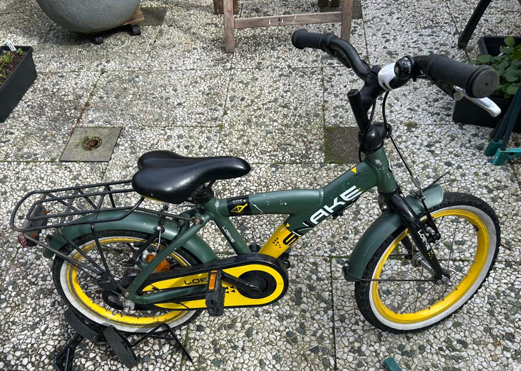 16 inch.  Loekie fiets met zijwieltjes . in Zoetermeer, Fietsen en Brommers, Fietsen | Kinderfietsjes, Ophalen, Gebruikt, 16 tot 20 inch