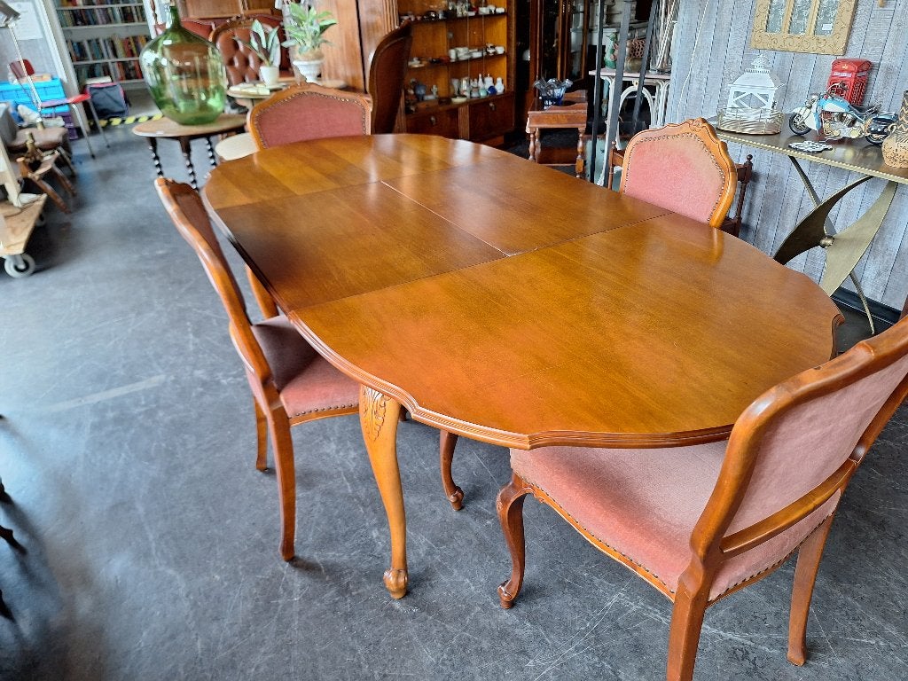 Antieke eettafel met 4 stoelen - Klassiek design, Huis en Inrichting, Complete eetkamers, Ophalen, Gebruikt, Onbekend@voorbeeld.com