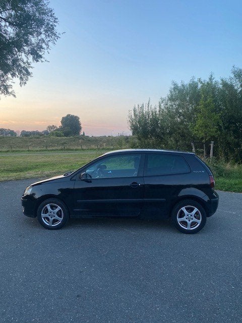 Volkswagen Polo 1.4 16V 59KW 2007 Zwart, Voorwielaandrijving, Stof, 40 €/maand, 4 cilinders